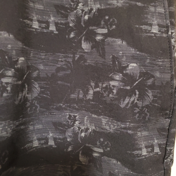 Ben Hogan tropical pattern stretch shorts - Picture 2 of 4